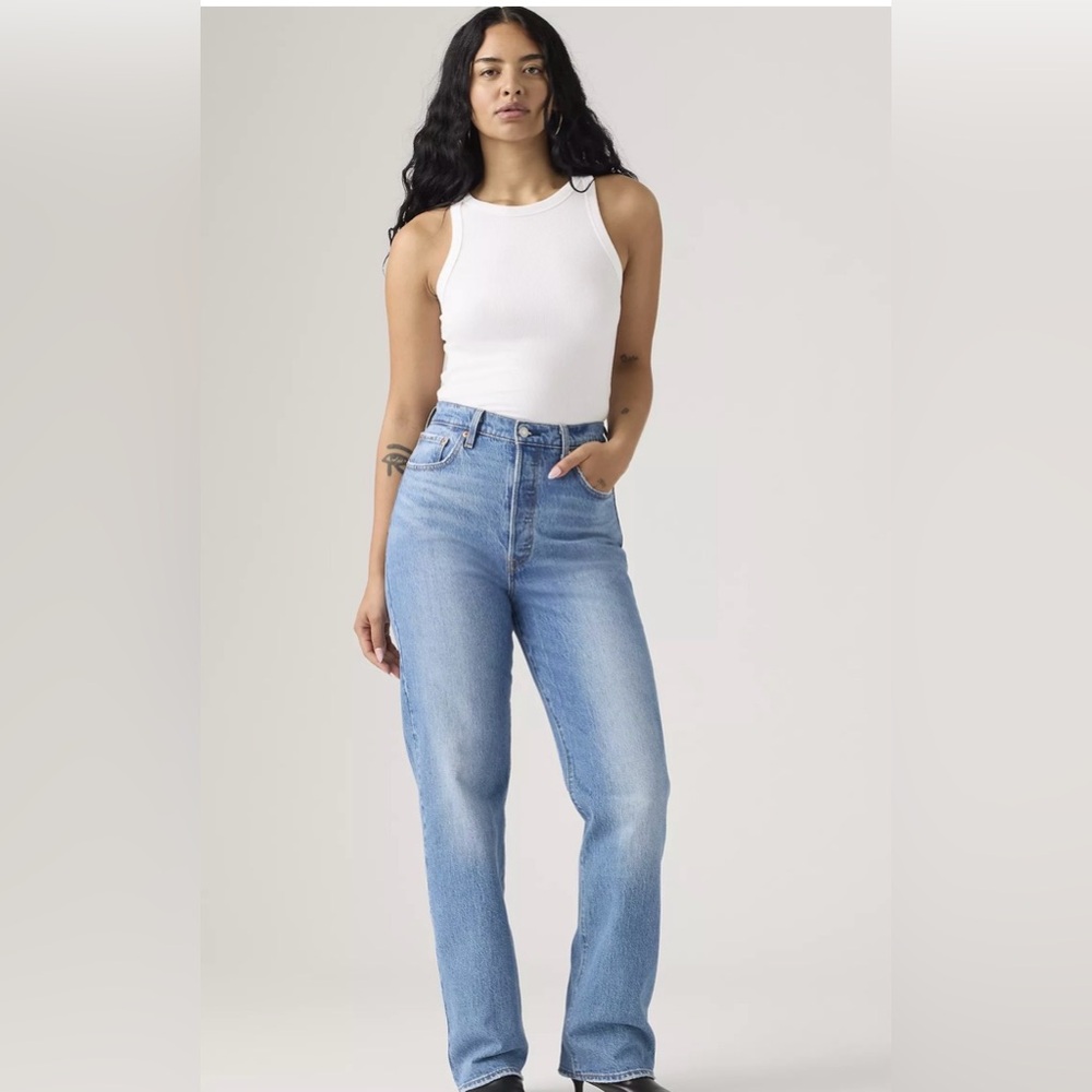 Levi's Classic Light Blue Ribcage high rise straight jeans